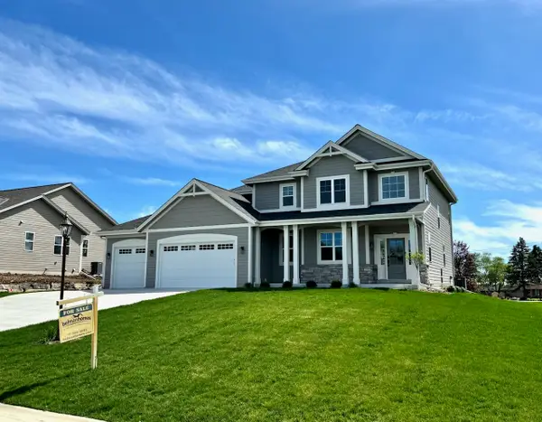 S54W25487 Pebble Brook Ct, Waukesha, WI 53189