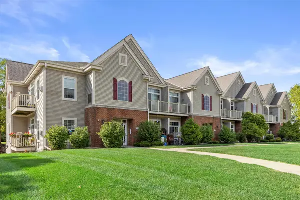 W206N16743 Blackberry Cir, Jackson, WI 53037