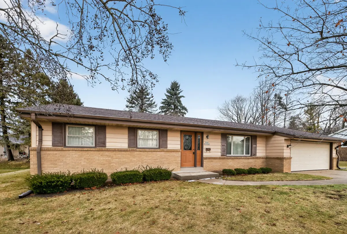 N90W18248 Lambs Ln, Menomonee Falls, WI 53051 - Image #1
