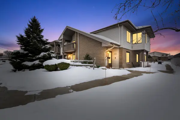 W177N9766 Riversbend Cir E, Germantown, WI 53022