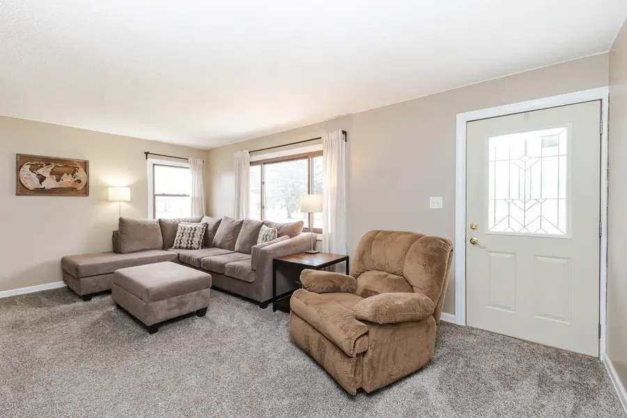 7166 S 37th Pl, Franklin, WI 53132 - Image #2