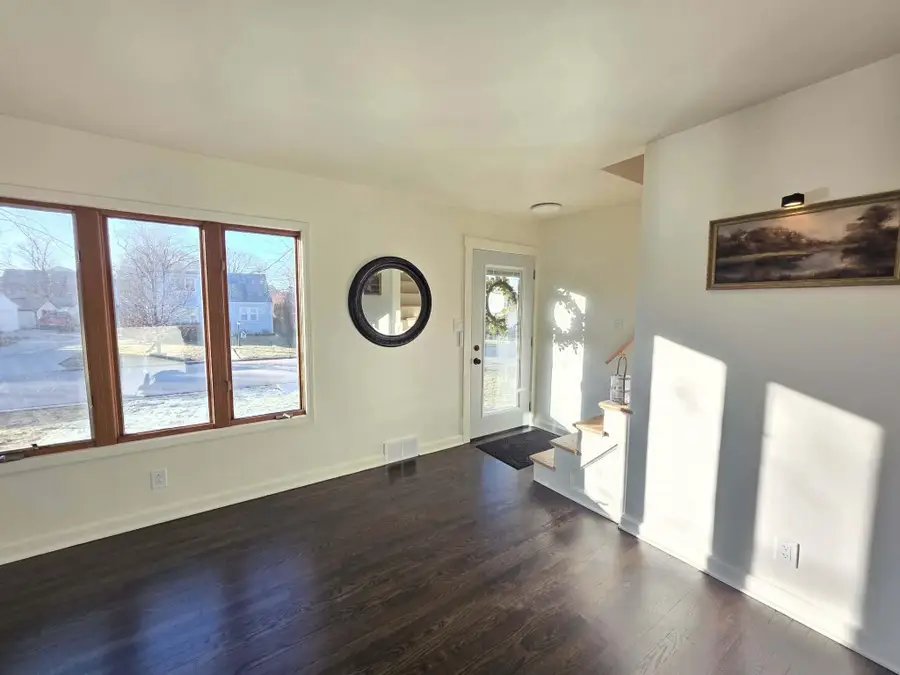 3860 S 39th St, Greenfield, WI 53221 - Image #2