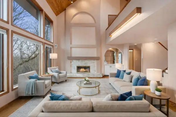 1249 N Lost Woods Rd, Summit, WI 53066