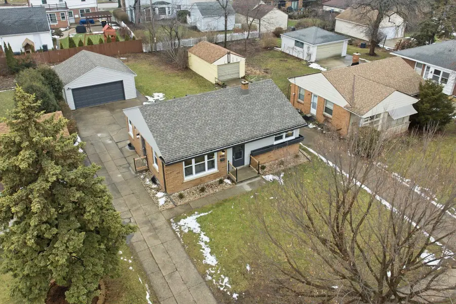 555 Robertson St, Wauwatosa, WI 53213 - Image #2
