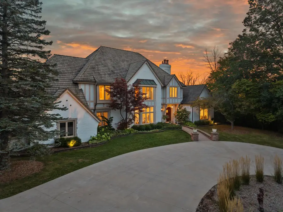 2751 W Deer Creek Ct, River Hills, WI 53217 - Image #3