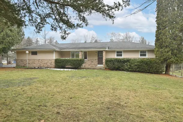 N5907 Aspen Dr, Spring Prairie, WI 53105