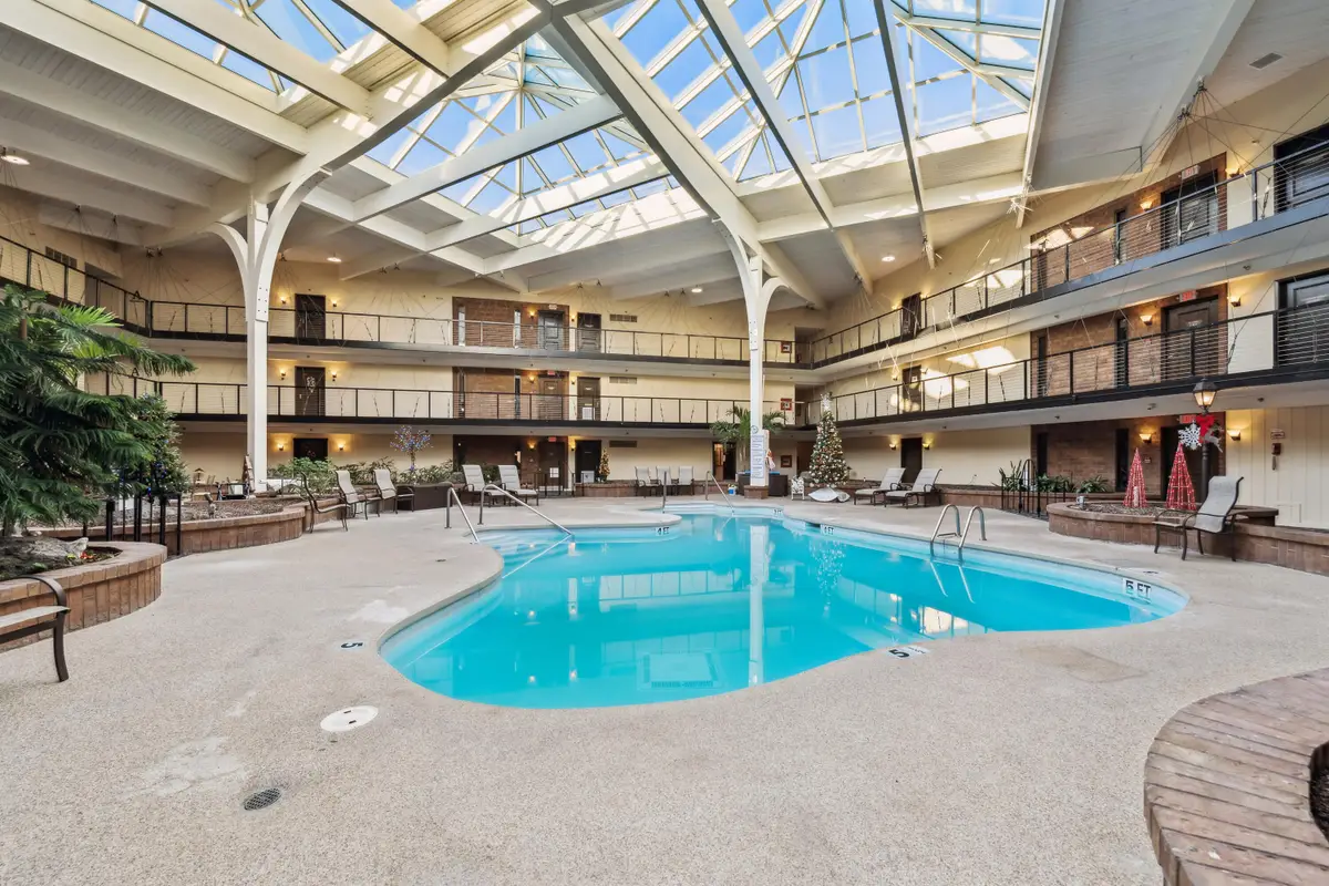 6100 W Stonehedge Dr, Greenfield, WI 53220 - Image #1