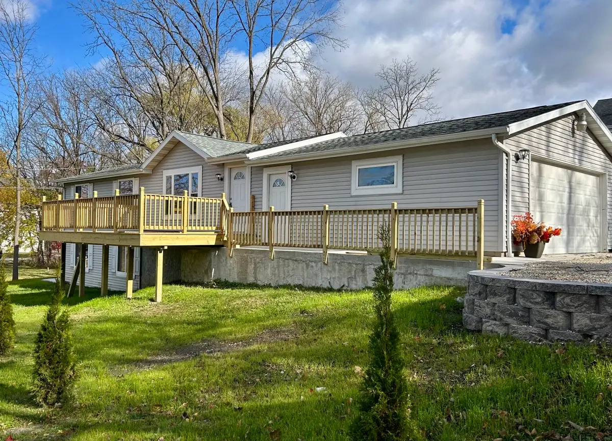 711 Division St, Delafield, WI 53018 - Image #1