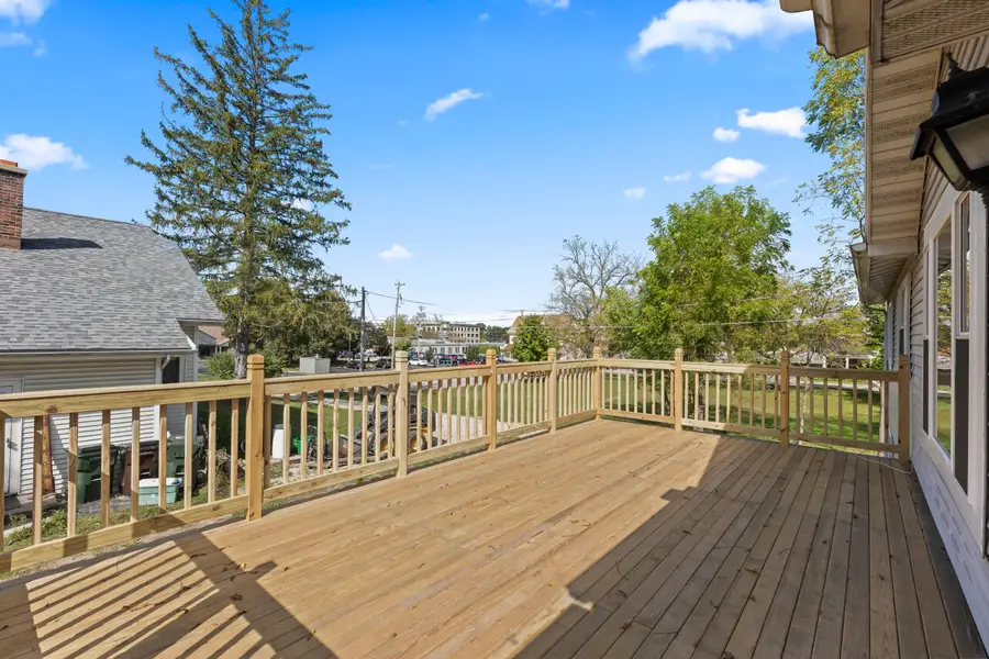 711 Division St, Delafield, WI 53018 - Image #2