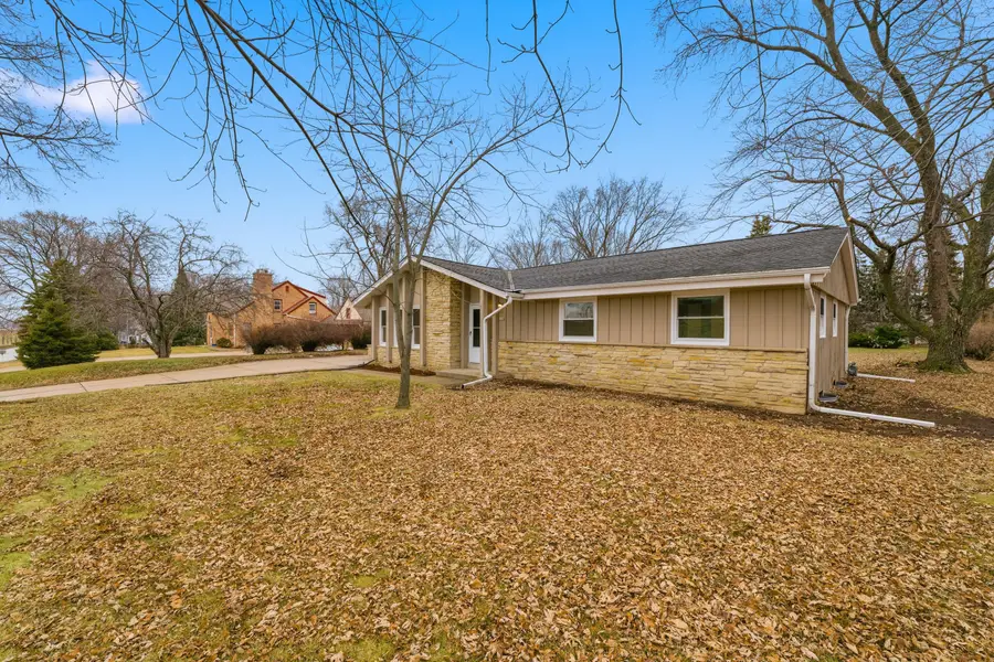 2504 N 112th St, Wauwatosa, WI 53226 - Image #2