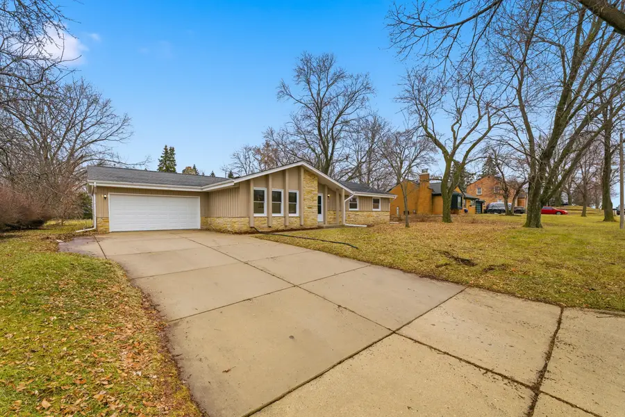 2504 N 112th St, Wauwatosa, WI 53226 - Image #3