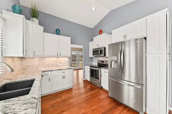 4575 Turtle Creek Dr, Brookfield, WI 53005