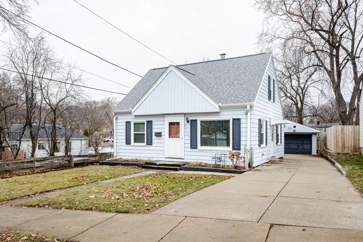 9144 W Park Hill Ave, Milwaukee, WI 53226 - Image #1