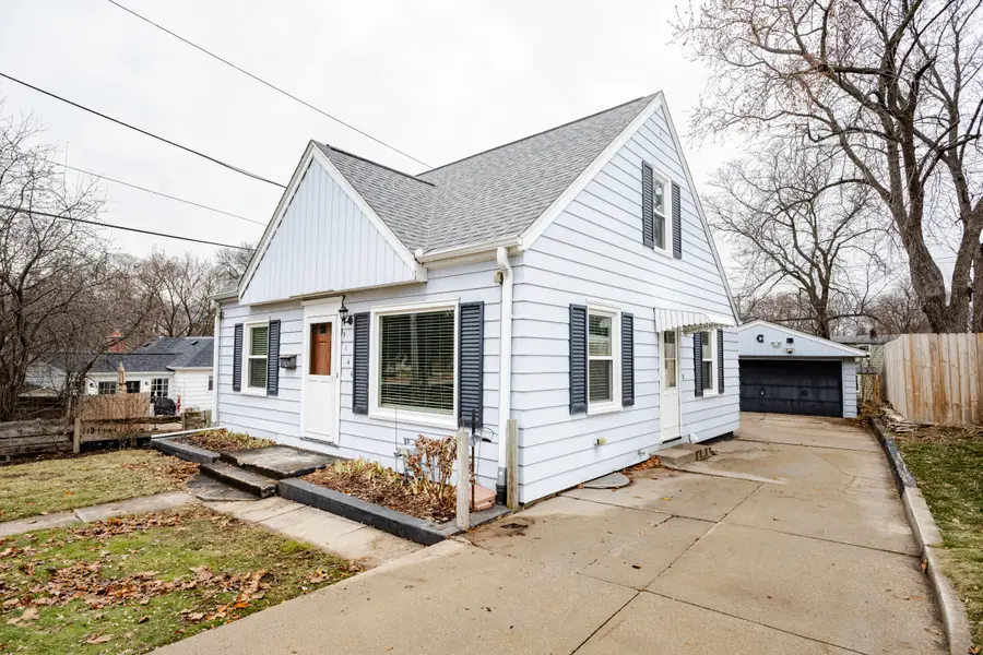 9144 W Park Hill Ave, Milwaukee, WI 53226 - Image #2