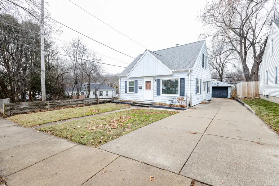 9144 W Park Hill Ave, Milwaukee, WI 53226 - Image #3