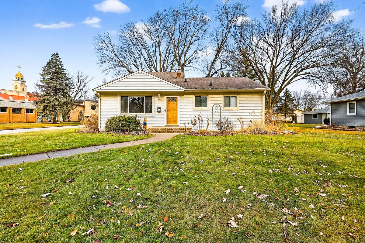 604 Renson Rd, Hartland, WI 53029 - #1