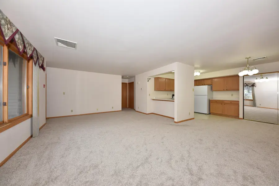 2116 Woodburn Rd, Waukesha, WI 53186 - Image #2