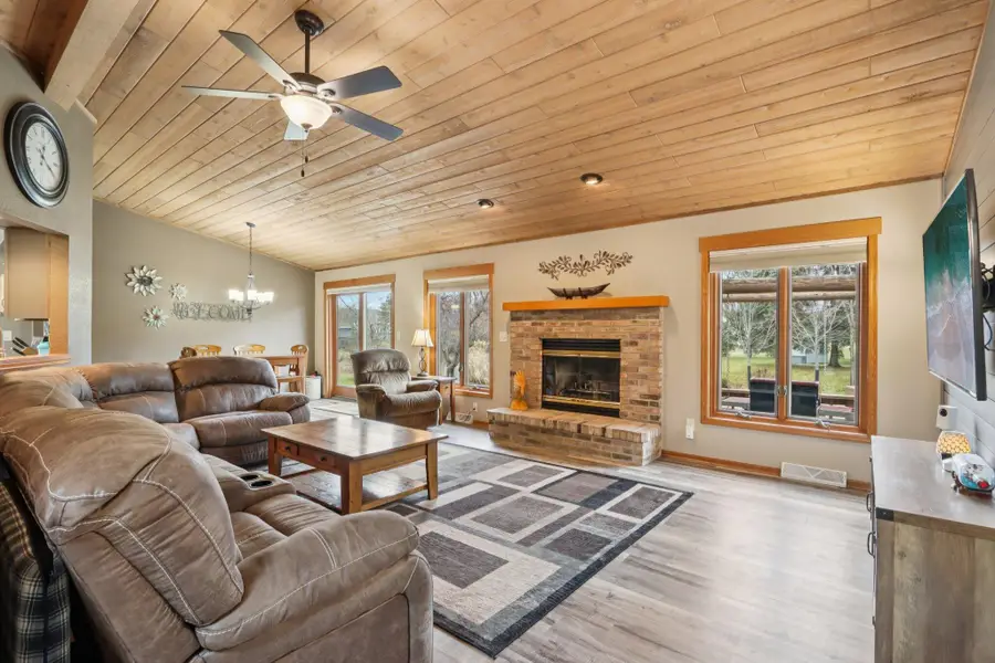 14320 W Fieldpointe Dr, New Berlin, WI 53151 - Image #3