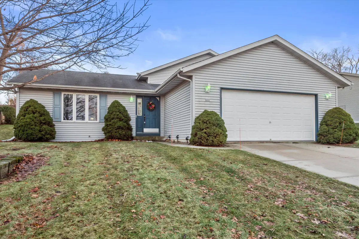 833 Mallinger Dr, Port Washington, WI 53074 - Image #1