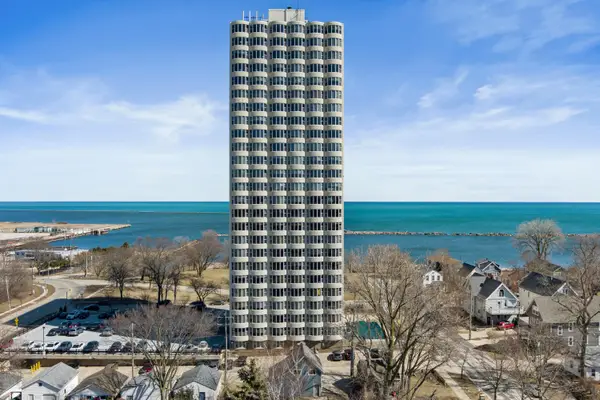 2525 S Shore Dr, Milwaukee, WI 53207