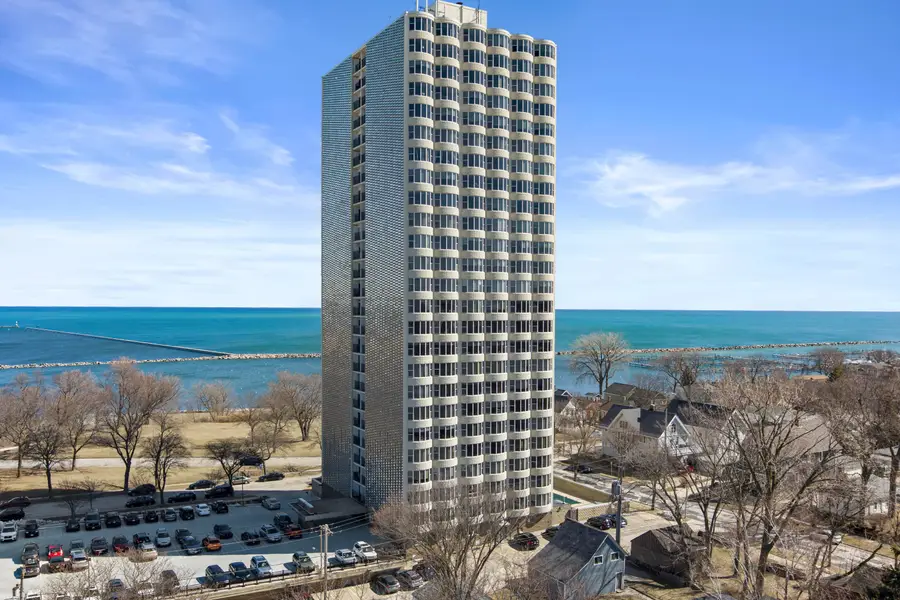 2525 S Shore Dr, Milwaukee, WI 53207 - Image #2