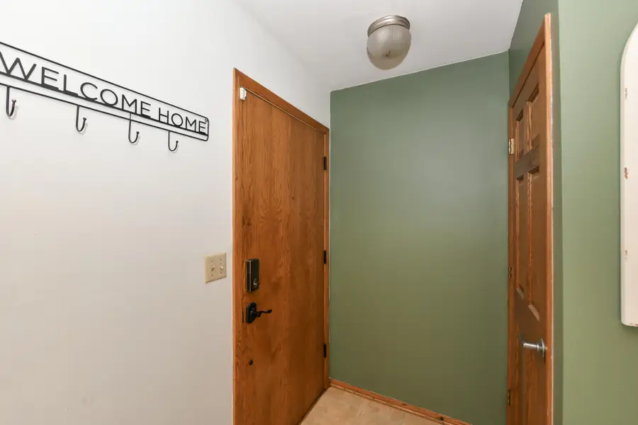 1636 W Fairfield Ct, Glendale, WI 53209 - Image #2