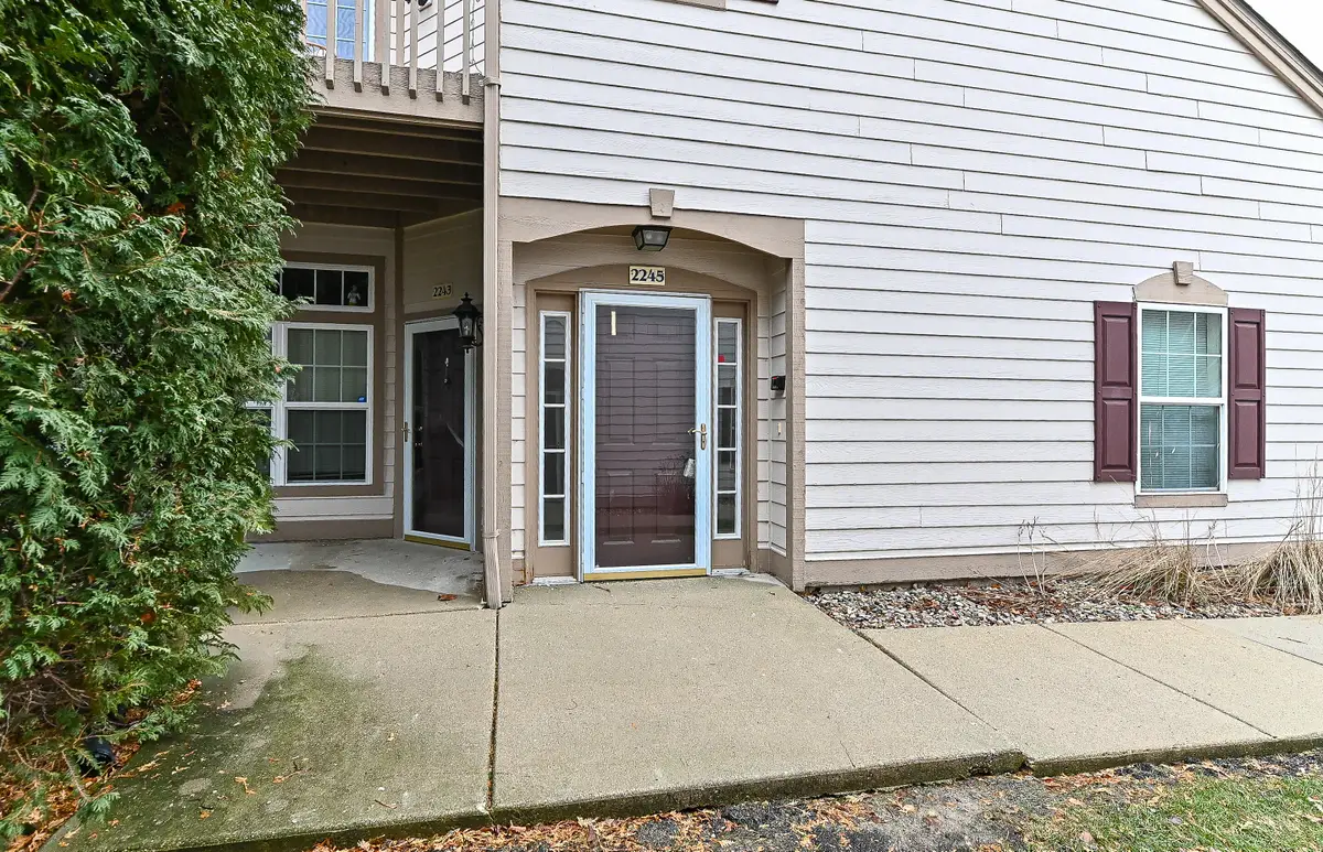 2245 W Vista Bella Dr, Oak Creek, WI 53154 - Image #1