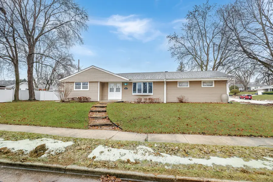 245 Millwood Ln, Waukesha, WI 53188 - Image #2