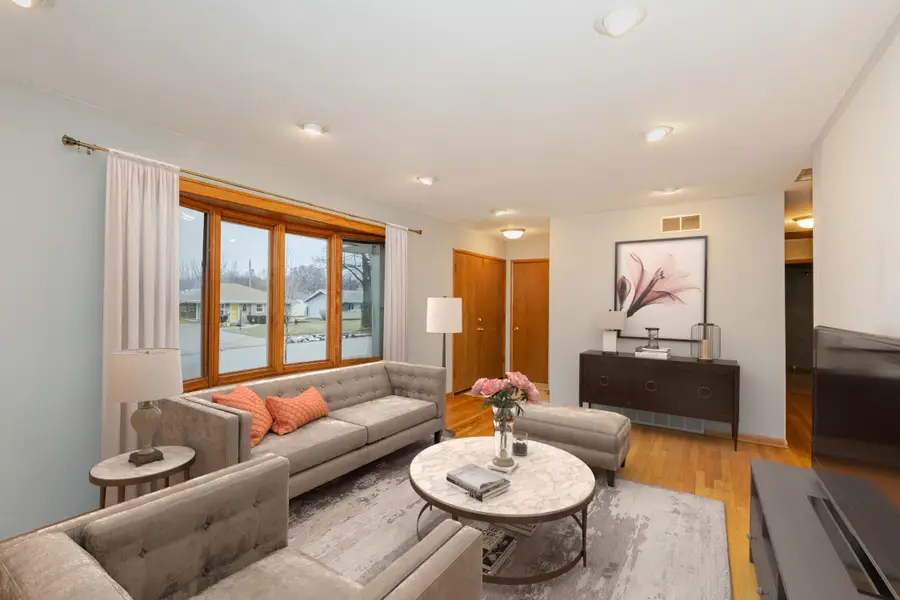 245 Millwood Ln, Waukesha, WI 53188 - Image #3