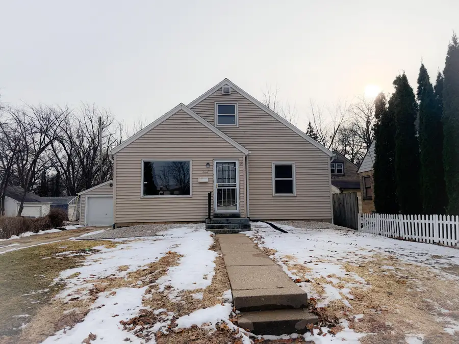 3207 W Oriole Dr, Milwaukee, WI 53209 - Image #3