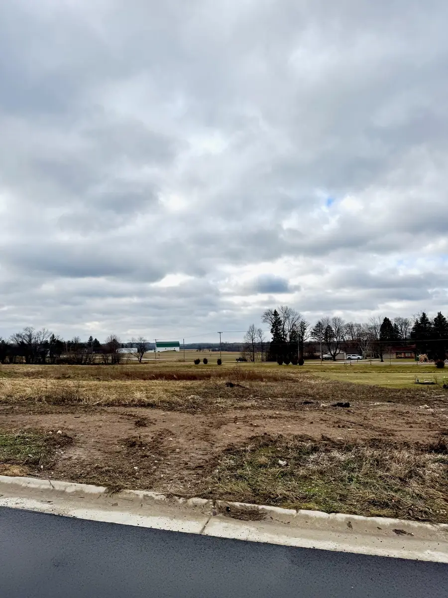 S54W25451 Pebble Brook Ct, Waukesha, WI 53189 - Image #2