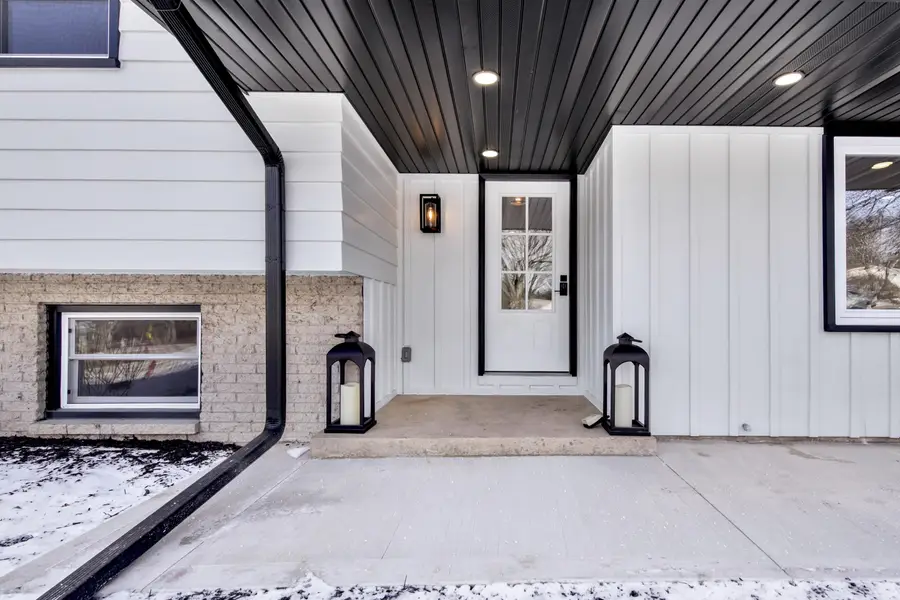 15225 Heather Hill Dr, Brookfield, WI 53005 - Image #2