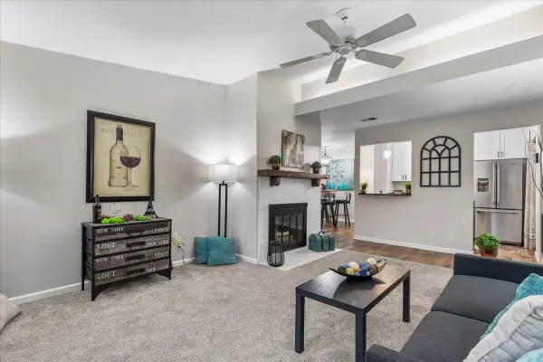 360 Park Hill Dr, Pewaukee, WI 53072