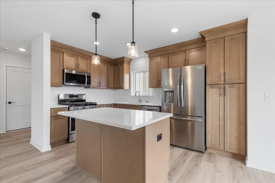 615 Belmont Dr, Watertown, WI 53094 - #2