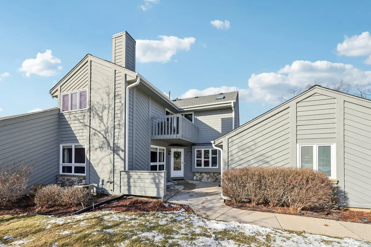 15630 W Ridge Rd, New Berlin, WI 53151 - Image #1