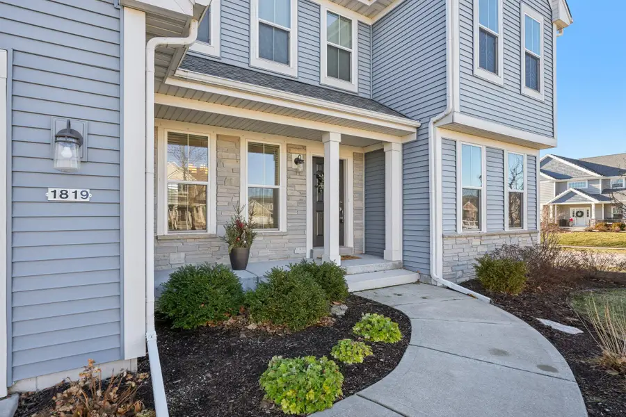 1819 Windrush Dr, Grafton, WI 53024 - Image #2