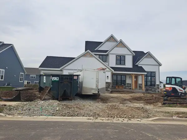 1750 Whalen Dr, Oconomowoc, WI 53066