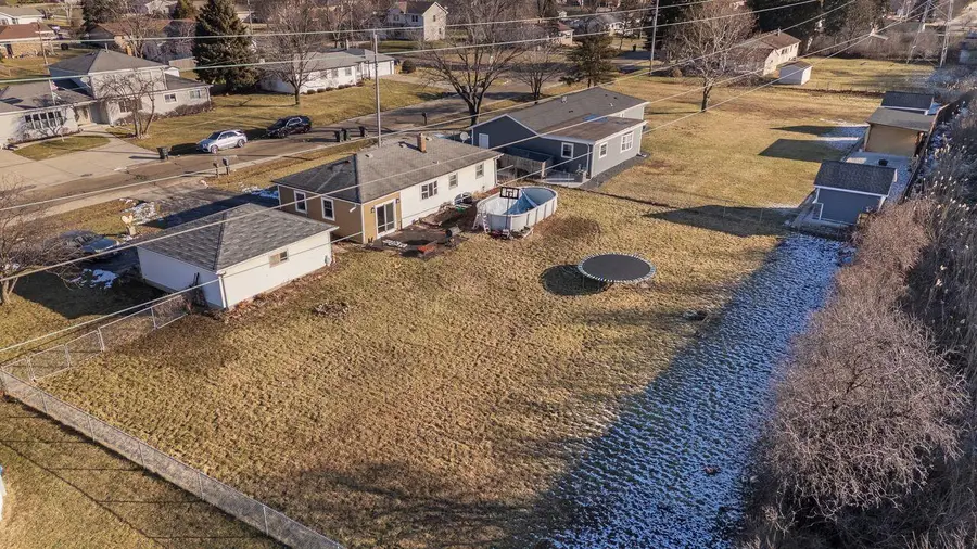 8527 W Allerton Ave, Greenfield, WI 53228 - Image #3