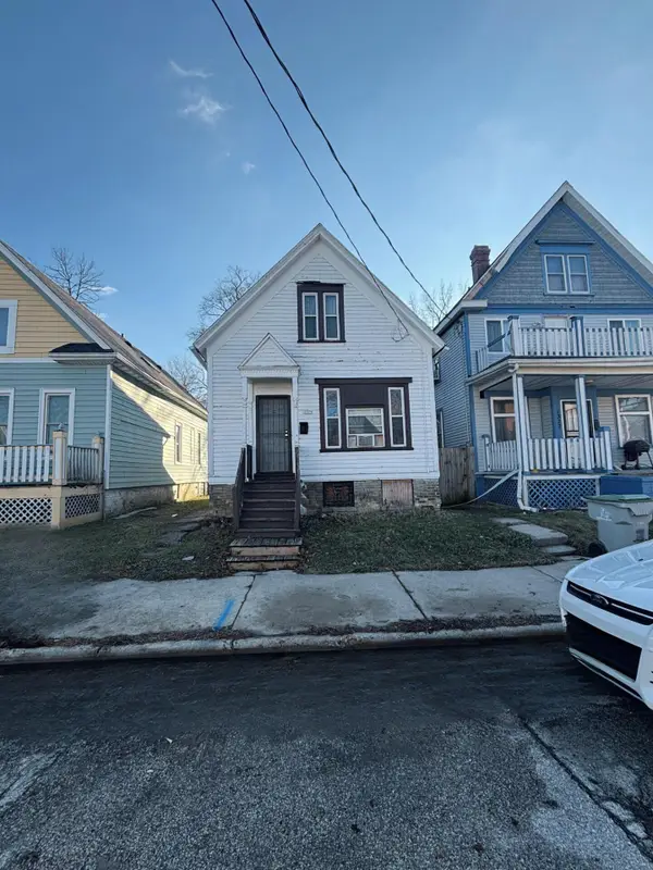 1319 W Groeling Ave, Milwaukee, WI 53206