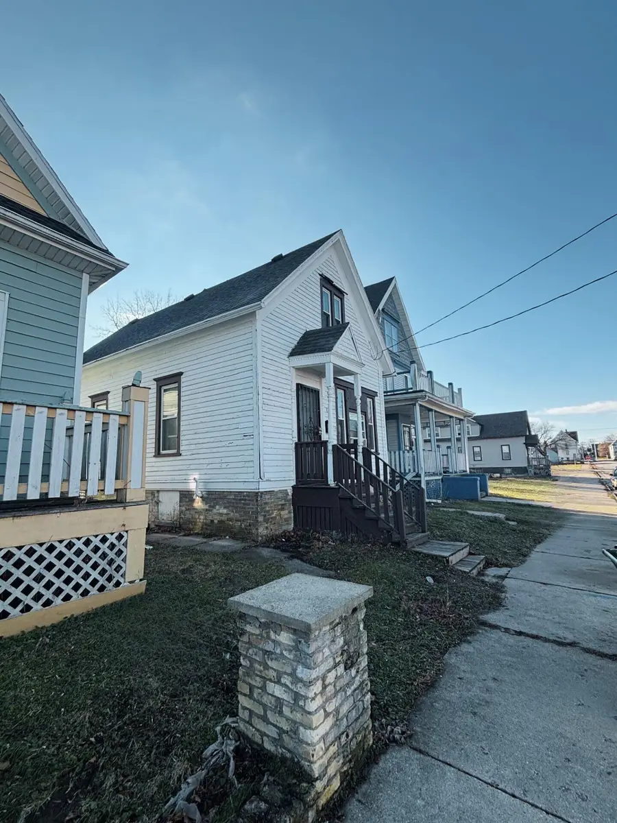1319 W Groeling Ave, Milwaukee, WI 53206 - Image #2