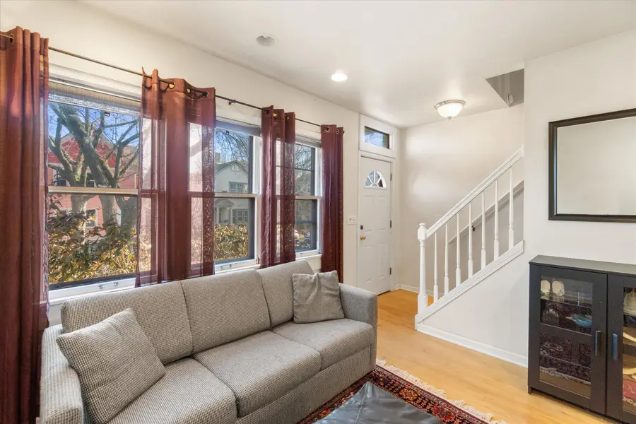 1751 N Franklin Pl, Milwaukee, WI 53202 - Image #3