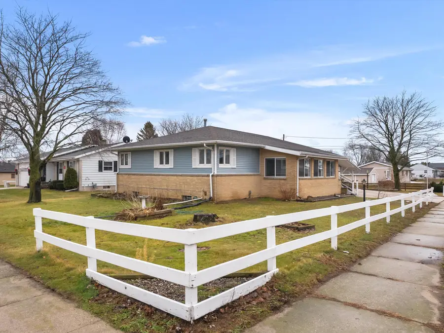 815 Buchholz St, Two Rivers, WI 54241 - Image #2