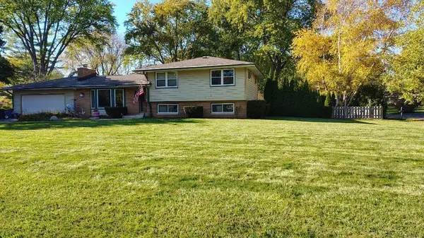 3465 Nassau Dr, Brookfield, WI 53045
