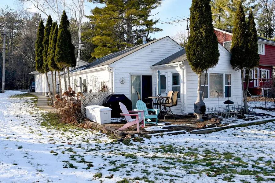 2736 Nagawicka Ave, Delafield, WI 53018 - Image #2