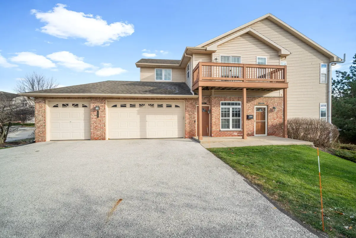 17795 W Jacobs Dr, New Berlin, WI 53146 - Image #1