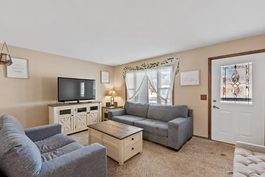 806 Memorial Dr, Kewaskum, WI 53040 - Image #2