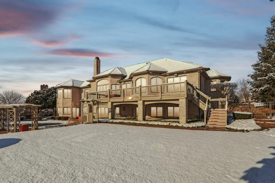 1701 E Bristlecone Dr, Hartland, WI 53029 - Image #2