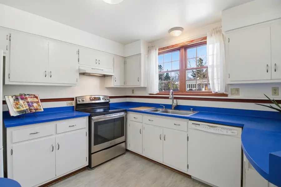 1963 Cascade Dr, Waukesha, WI 53188 - Image #3