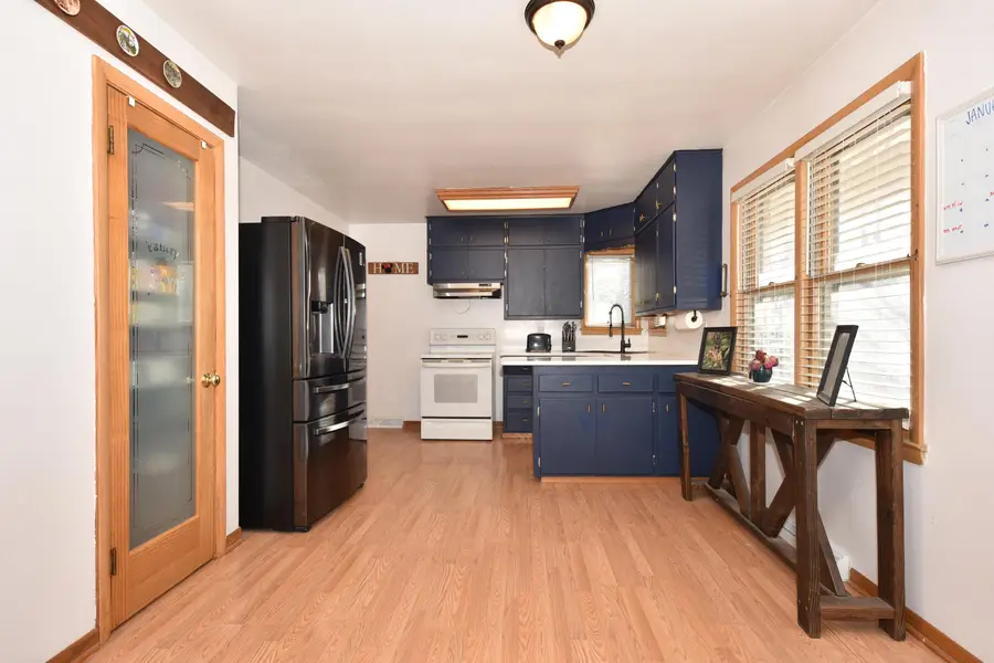 917 Lincoln Dr E, West Bend, WI 53095 - Image #3