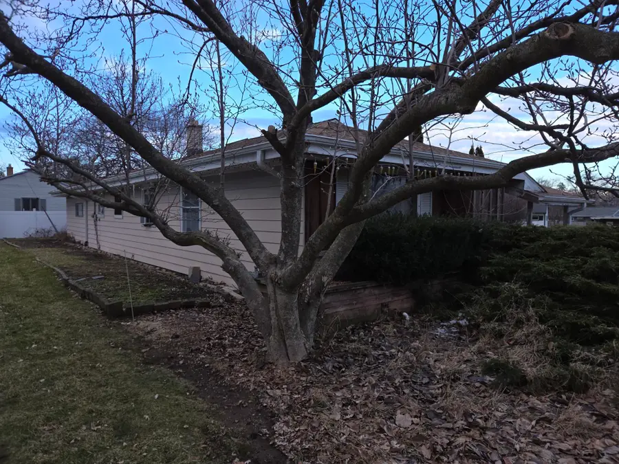 8481 N 52nd St, Brown Deer, WI 53223 - Image #3